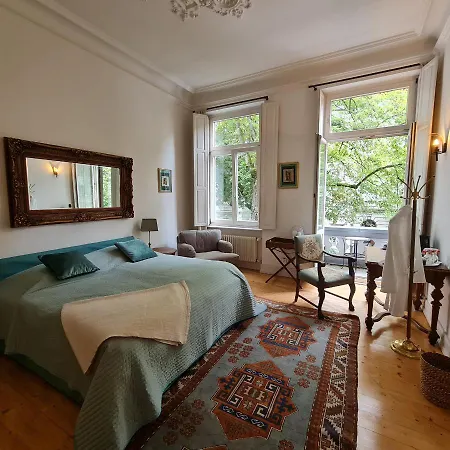 Blues & Chutney Bed and Breakfast Βόννη